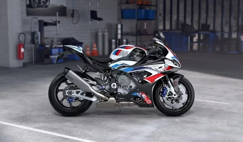 BMW M1000RR đạt tốc độ 303 km/h. Ảnh: Hotcars. BMW M1000RR đạt tốc độ 303 km/h. Ảnh: Hotcars.