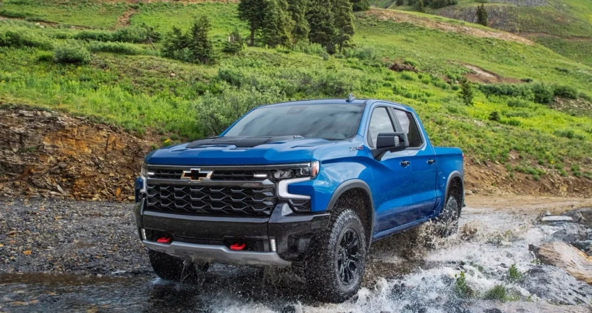Chevrolet Silverado 1500 có sức kéo hơn 6.000 kg. Ảnh: Hotcar. Chevrolet Silverado 1500 có sức kéo hơn 6.000 kg. Ảnh: Hotcar.