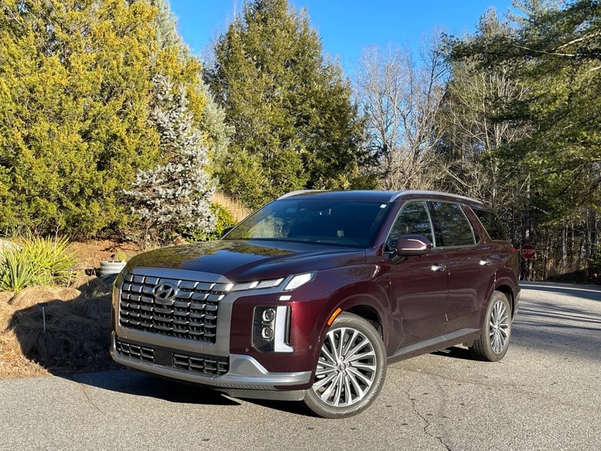 Hyundai Palisade có giá hơn 870 triệu đồng. Ảnh: Motorbiscuit. Hyundai Palisade có giá hơn 870 triệu đồng. Ảnh: Motorbiscuit.