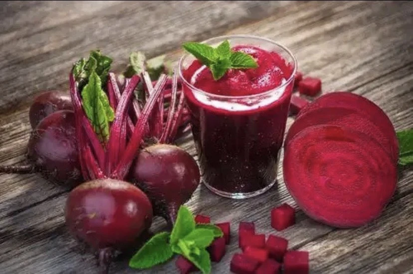Đồ uống từ củ dền và chanh. Ảnh: STEP TO HEALTH.