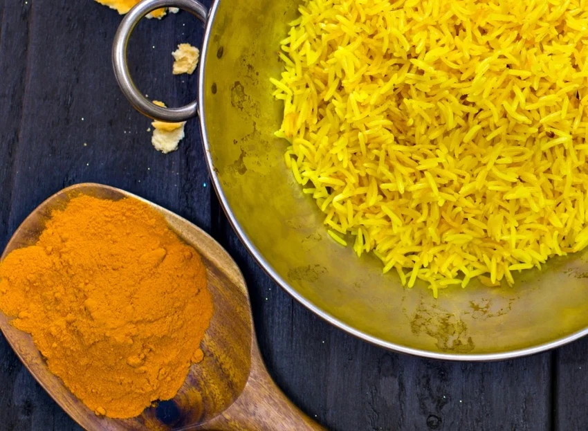 Trong củ nghệ chứa chất curcumin và đây là chất có khả năng kích thích đốt cháy mỡ thừa. Ảnh: Shutterstock. Trong củ nghệ chứa chất curcumin và đây là chất có khả năng kích thích đốt cháy mỡ thừa. Ảnh: Shutterstock.