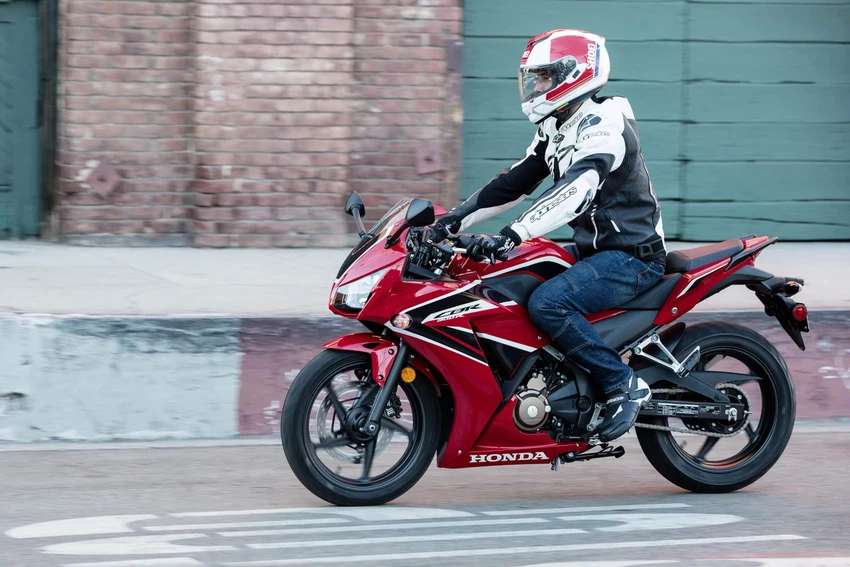Honda CBR300R 2023 có giá 115 triệu đồng. Ảnh: Hotcars.