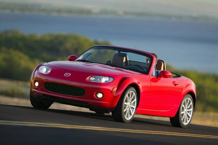 Mazda MX-5 Miata (Thế hệ thứ 3). Ảnh: Carbuzz. Mazda MX-5 Miata (Thế hệ thứ 3). Ảnh: Carbuzz.