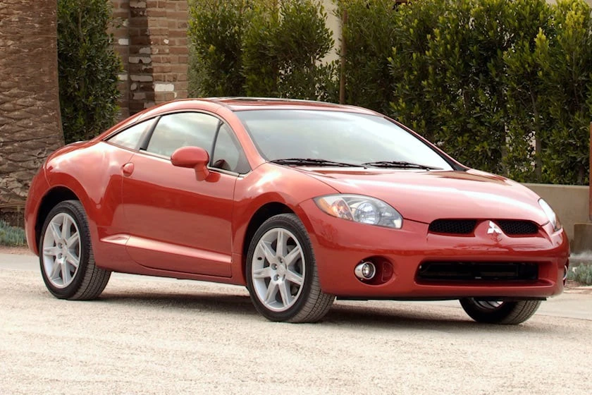 Mitsubishi Eclipse (Thế hệ thứ 4). Ảnh: Carbuzz. Mitsubishi Eclipse (Thế hệ thứ 4). Ảnh: Carbuzz.