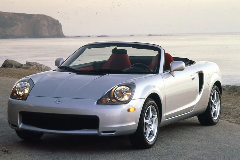 Toyota MR2 Spyder (Thế hệ thứ 3). Ảnh: Carbuzz. Toyota MR2 Spyder (Thế hệ thứ 3). Ảnh: Carbuzz.