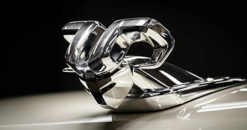 Đồ trang trí mui xe. Ảnh: Hotcars. Đồ trang trí mui xe. Ảnh: Hotcars.