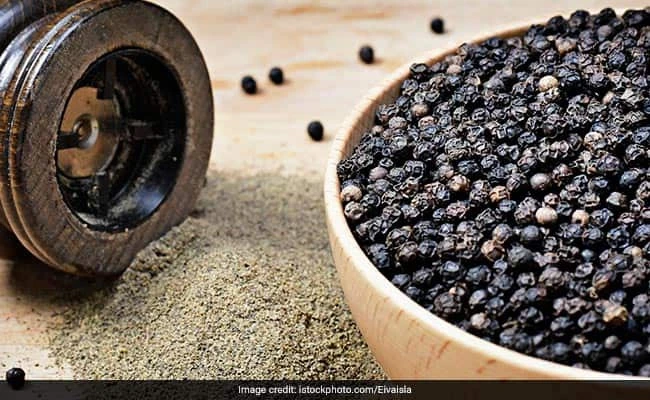 Hạt tiêu đen rất giàu chất chống oxy hóa, bao gồm vitamin C, vitamin A, flavonoid và caroten. Ảnh: NDTV.