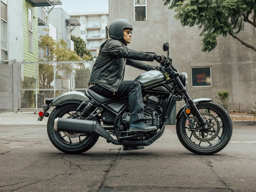 Honda Rebel 1100T DCT có giá 268 triệu đồng. Ảnh: Hotcars. Honda Rebel 1100T DCT có giá 268 triệu đồng. Ảnh: Hotcars.