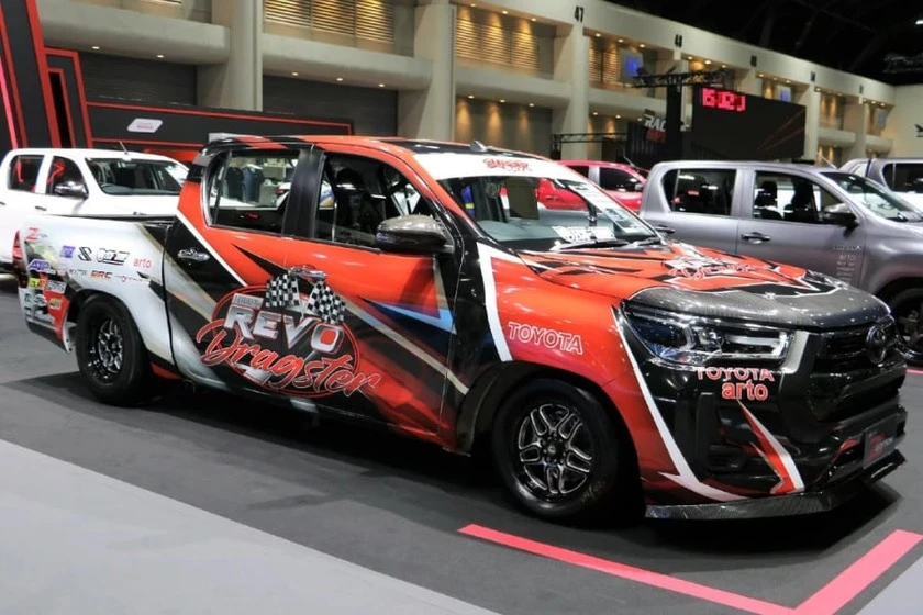 Chiếc xe Hilux Revo Dragster. Ảnh: Carbuzz. Chiếc xe Hilux Revo Dragster. Ảnh: Carbuzz.