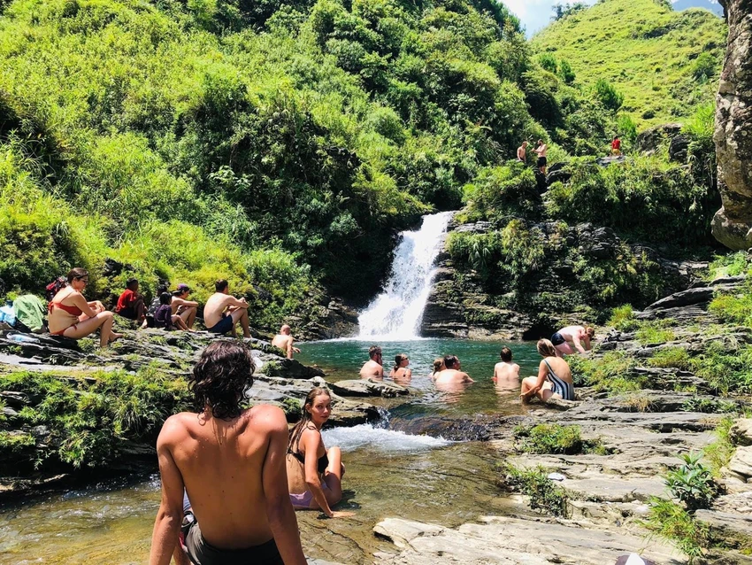 Du khách tắm tại thác nước Du Già, Hà Giang. Ảnh: Dân Tộc Tiến Bộ. Du khách tắm tại thác nước Du Già, Hà Giang. Ảnh: Dân Tộc Tiến Bộ.