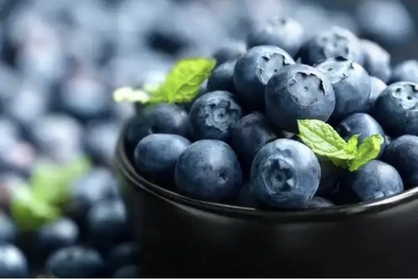 Chúng chứa nhiều anthocyanin và vitamin C, giúp phân hủy purin đúng cách. Ảnh: Steptohealth. Chúng chứa nhiều anthocyanin và vitamin C, giúp phân hủy purin đúng cách. Ảnh: Steptohealth.