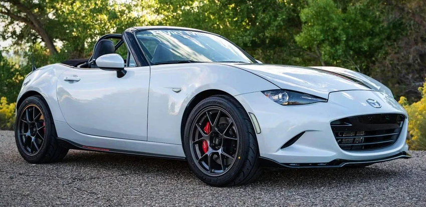 Mazda MX-5 Miata 2016. Ảnh: Hotcars. Mazda MX-5 Miata 2016. Ảnh: Hotcars.