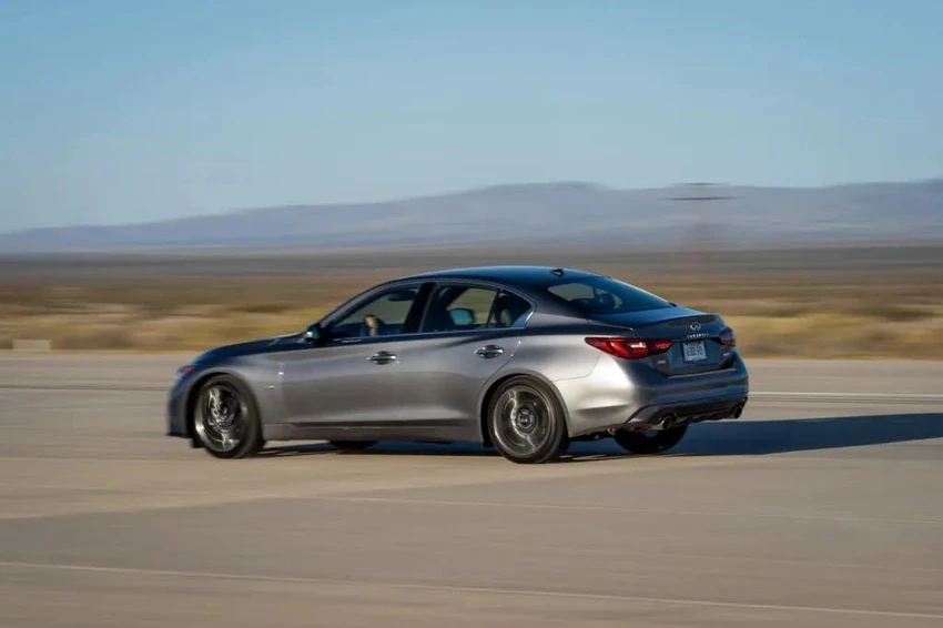 Infiniti Q50. Ảnh: Motorbiscuit.