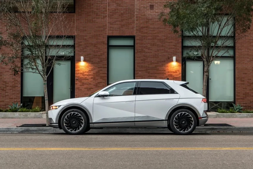 Hyundai Ioniq 5 2023. Ảnh: Motorbiscuit. Hyundai Ioniq 5 2023. Ảnh: Motorbiscuit.