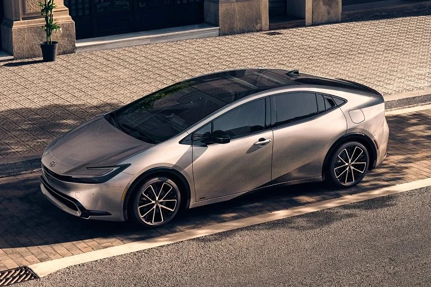Corolla Hybrid có giá khởi điểm 23.050 USD (khoảng 548 triệu đồng). Ảnh: Carbuzz. Corolla Hybrid có giá khởi điểm 23.050 USD (khoảng 548 triệu đồng). Ảnh: Carbuzz.