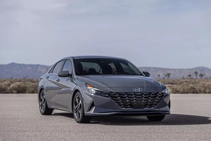 Hyundai Elantra hybrid triệu hồi do xe tăng tốc ngoài ý muốn. Ảnh: Aarscoops.