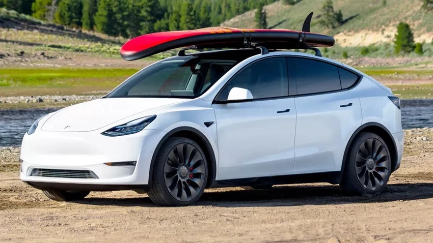 Tesla giảm giá Model 3 và Model Y tại Trung Quốc tới 4,5%. Ảnh: Carscoops. Tesla giảm giá Model 3 và Model Y tại Trung Quốc tới 4,5%. Ảnh: Carscoops.