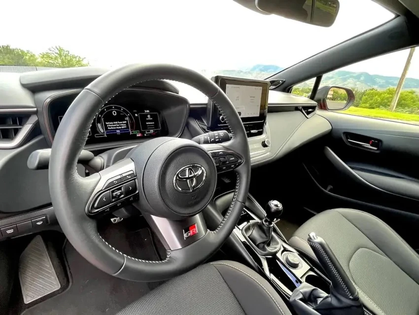 Nội thất của Toyota GR Corolla 2023. Ảnh: Motorbiscuit. Nội thất của Toyota GR Corolla 2023. Ảnh: Motorbiscuit.