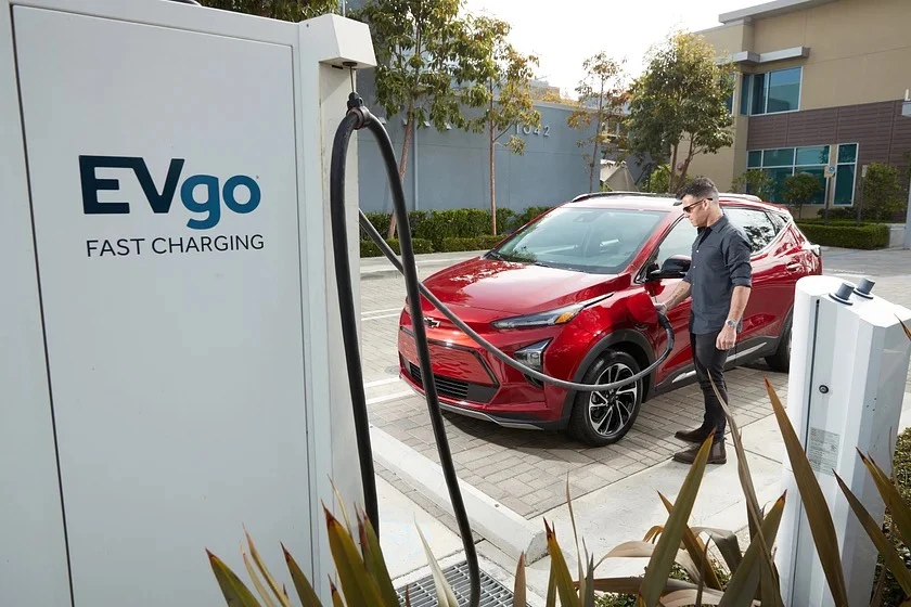 Công nghệ cắm và sạc của EVgo cung cấp được các chủ sở hữu đánh giá cao. Ảnh: Carbuzz. Công nghệ cắm và sạc của EVgo cung cấp được các chủ sở hữu đánh giá cao. Ảnh: Carbuzz.