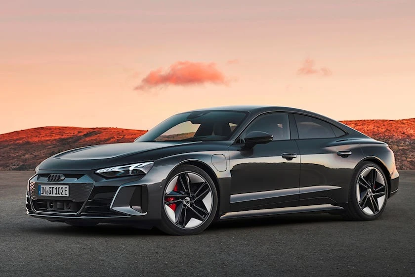 Audi RS e-tron GT. Ảnh: Carbuzz. Audi RS e-tron GT. Ảnh: Carbuzz.
