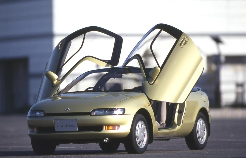 Toyota Sera, có cửa cánh bướm và mái vòm bằng kính. Ảnh: Motorbiscuit.