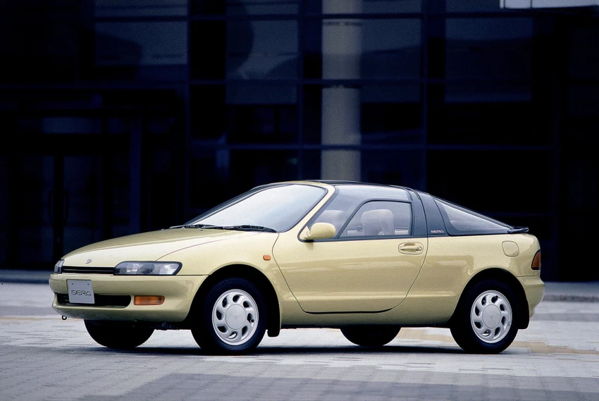 Mái kính của xe tạo ra hình dáng của một chiếc máy bay chiến đấu. Ảnh: Motorbiscuit.