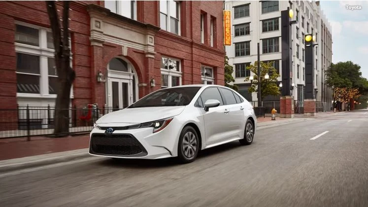 Toyota Corolla tiết kiệm xăng 6,7 lít/100 km. Ảnh: Topspeed. Toyota Corolla tiết kiệm xăng 6,7 lít/100 km. Ảnh: Topspeed.
