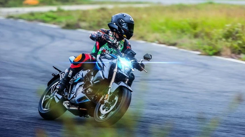 Zontes R310. Ảnh: Topspeed.