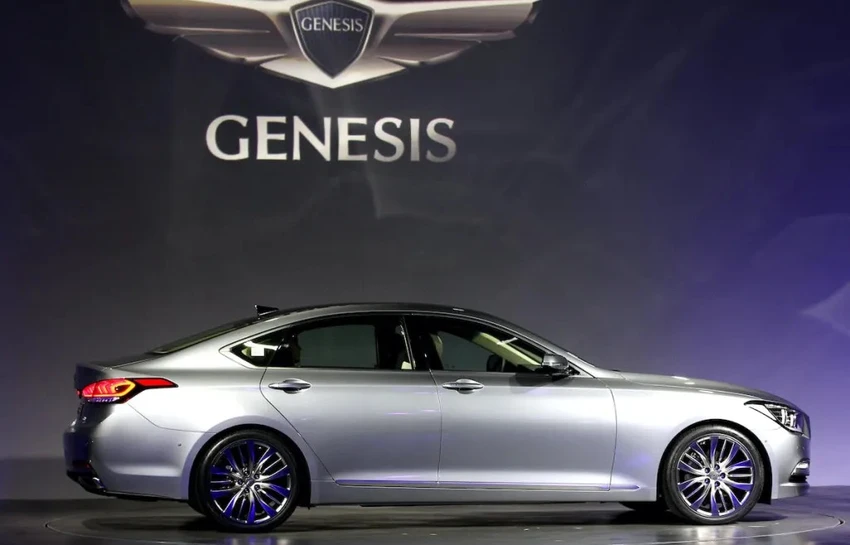 Top-7-mau-sedan-cu-toc-do-nhanh-voi-gia-ca-phai-chang-Hyundai Genesis sedan 5.0 2016 .jpg