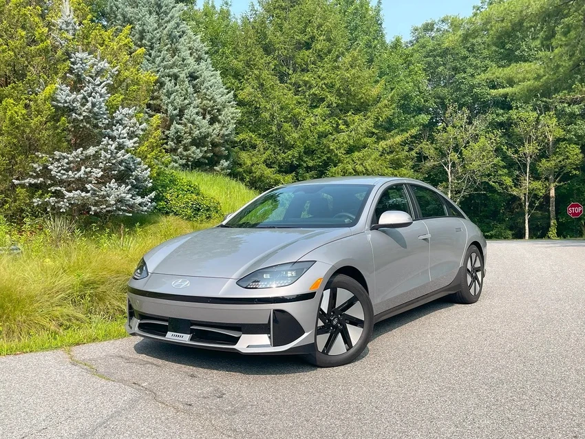 Day-la-3-mau-xe-dien-dat-uu-tien-an-toan-len-hang-dau-Hyundai Ioniq 6 2023 .jpg