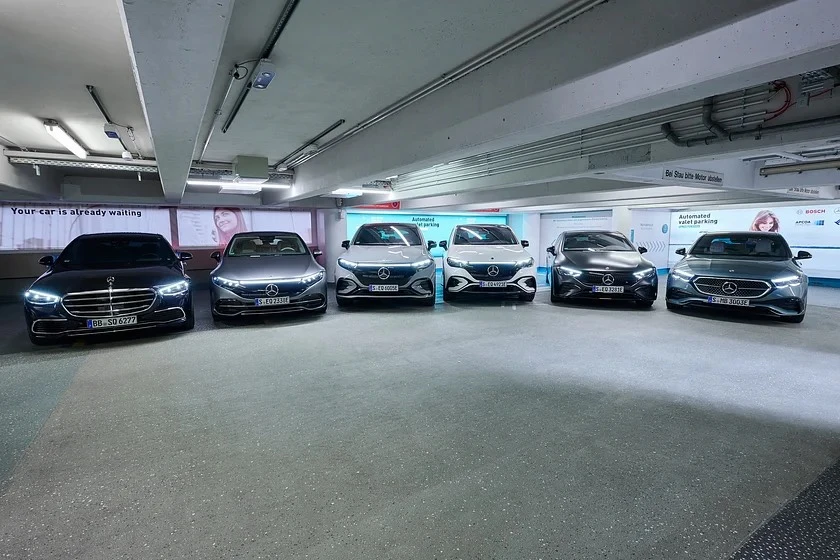 Mercedes-Benz -mo-rong-thi-diem-do-xe-tu-dong-nhieu-mau- xe-2.jpg