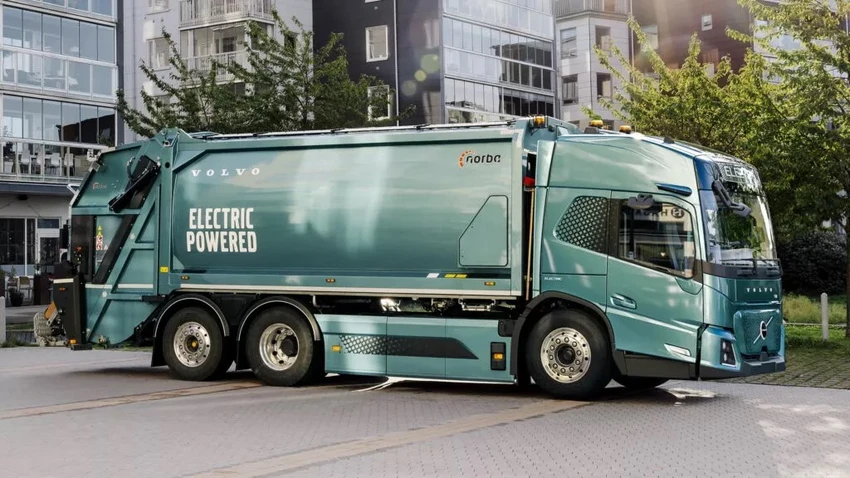 Xe tải thu gom rác chạy bằng điện đầu tiên của Volvo ở châu Âu.jpg