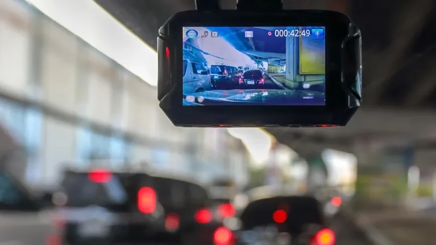 Bạn có nên lắp camera hành trình không?.jpg