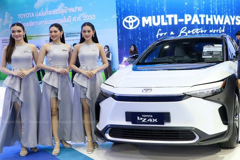 Tập đoàn Toyota cán đích về doanh số bán hàng toàn cầu trong nửa đầu năm.jpg