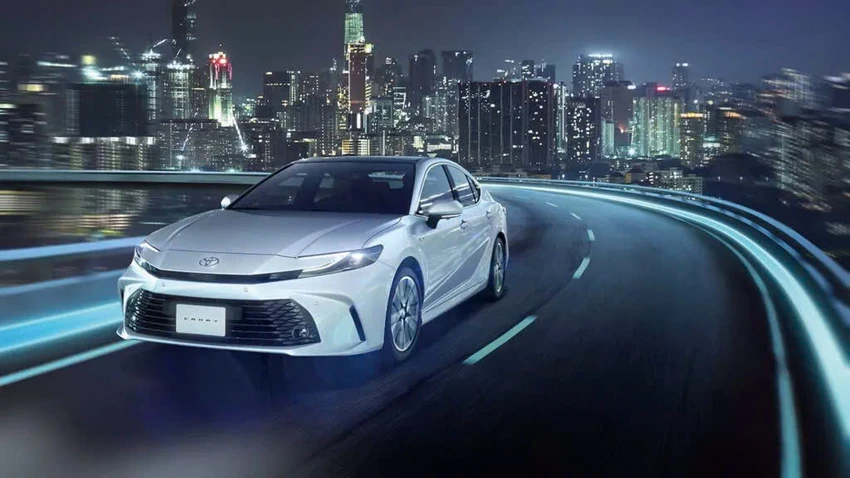 Toyota Camry 2025 trở lại với động cơ xăng truyền thống tại một số thị trường.jpg