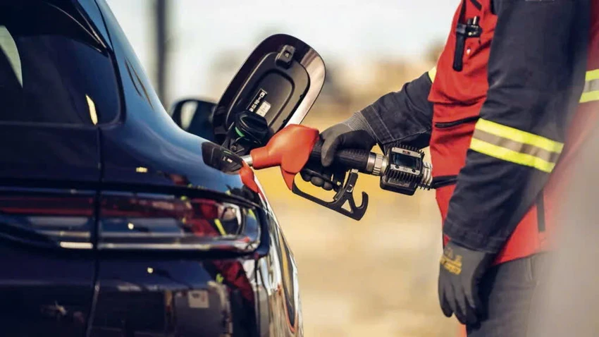 Porsche thúc đẩy nhiên liệu điện tử để duy trì xe ô tô ICE sau năm 2035.jpg