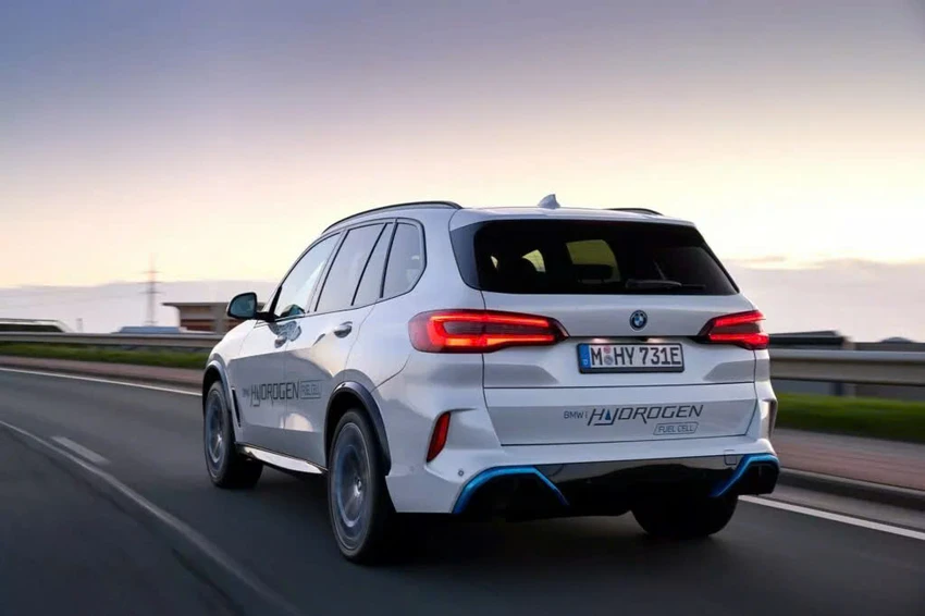 BMW và Toyota mở rộng quan hệ đối tác để cứu xe chạy bằng hydro.jpg