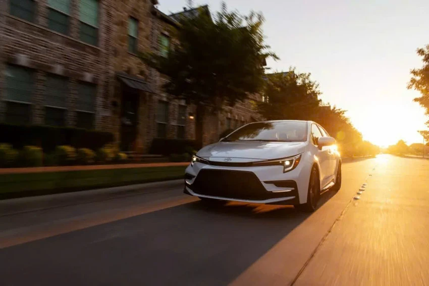Toyota corolla 2025 vẫn có giá khởi điểm 550 triệu đồng và bổ sung thêm phiên bản đặc biệt FX.jpg
