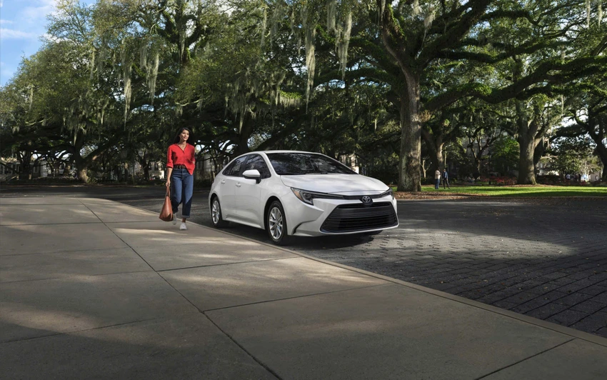 Toyota thu hồi Corolla vì có khả năng gãy trục lái trung gian.jpg