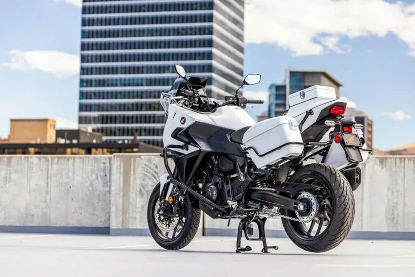 Honda NT1100 Police: Mẫu xe máy cảnh sát mới trị giá 356 triệu đồng.jpg