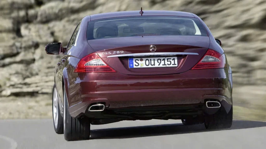 Hơn 33.000 xe Mercedes bị thu hồi vì lỗi cửa sổ trời nghiêm trọng.jpg