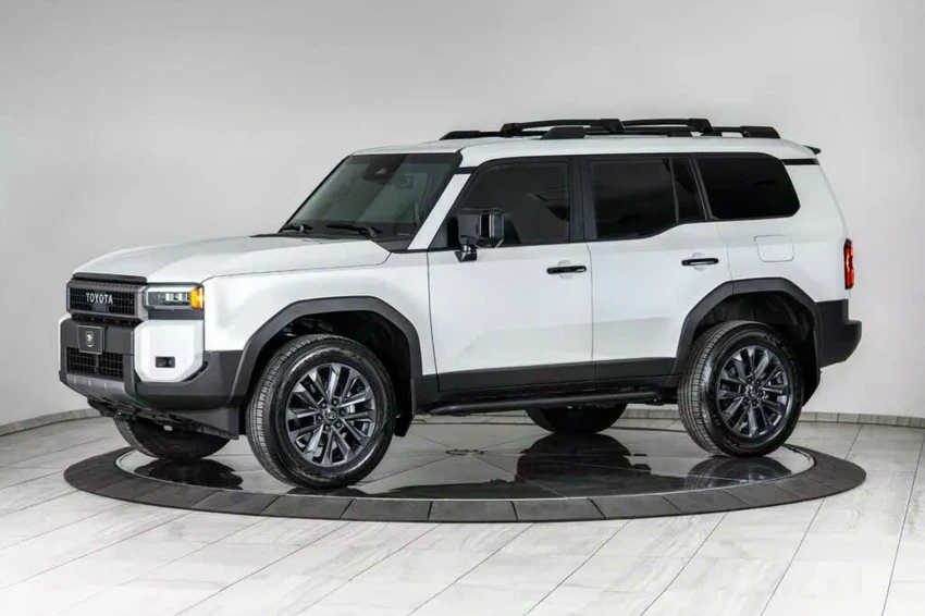 Xe Toyota Land Cruiser bọc thép, chống đạn và lựu đạn.jpg