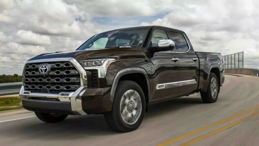 Toyota triệu hồi hơn 400.000 xe bán tải Tundra do lỗi đèn lùi.jpg