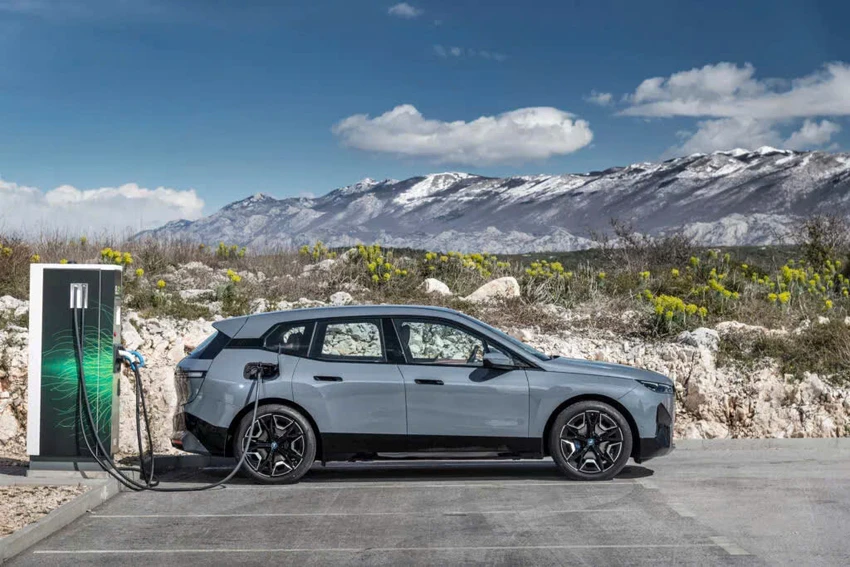 BMW triệu hồi ô tô điện vì nguy cơ mất điện khi đang lái.jpg