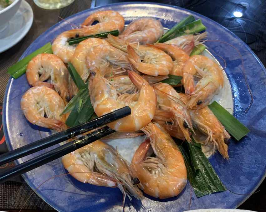 Ăn tôm thường xuyên có làm tăng cholesterol trong máu?.jpg