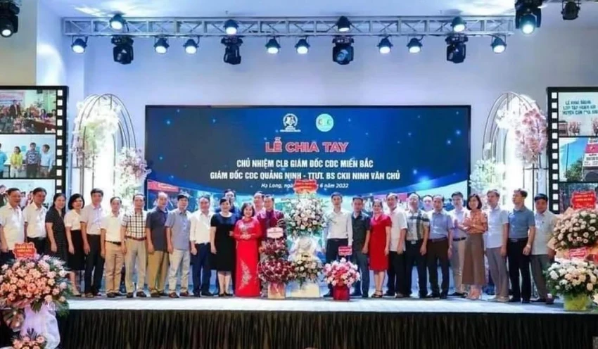 Hình ảnh nghi vấn được cho là tiệc chia tay của nguyên Giám đốc CDC Quảng Ninh. Ảnh: CTV Hình ảnh nghi vấn được cho là tiệc chia tay của nguyên Giám đốc CDC Quảng Ninh. Ảnh: CTV
