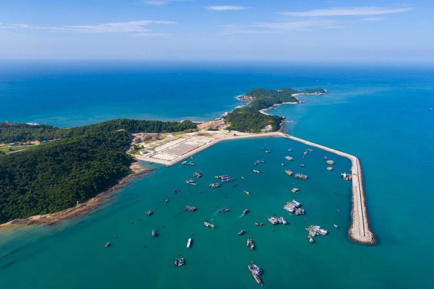 Một phần của huyện đảo Cô Tô nhìn từ trên cao. Ảnh: LÊ ĐỒNG