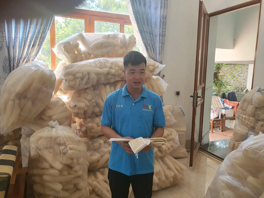 . Để có những sản phẩm đạt yêu cầu của khách hàng thì phải trải qua rất nhiều công đoạn và công sức của hàng chục lao động. Ảnh LÊ ĐỒNG . Để có những sản phẩm đạt yêu cầu của khách hàng thì phải trải qua rất nhiều công đoạn và công sức của hàng chục lao động. Ảnh LÊ ĐỒNG