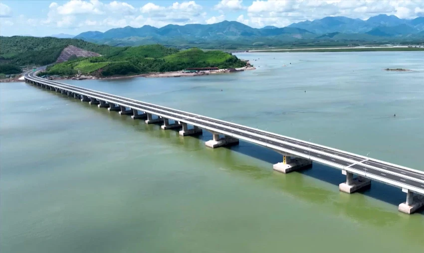 Một đoạn Cao tốc Tiên Yên-Móng Cái. Ảnh LÊ ĐỒNG Một đoạn Cao tốc Tiên Yên-Móng Cái. Ảnh LÊ ĐỒNG