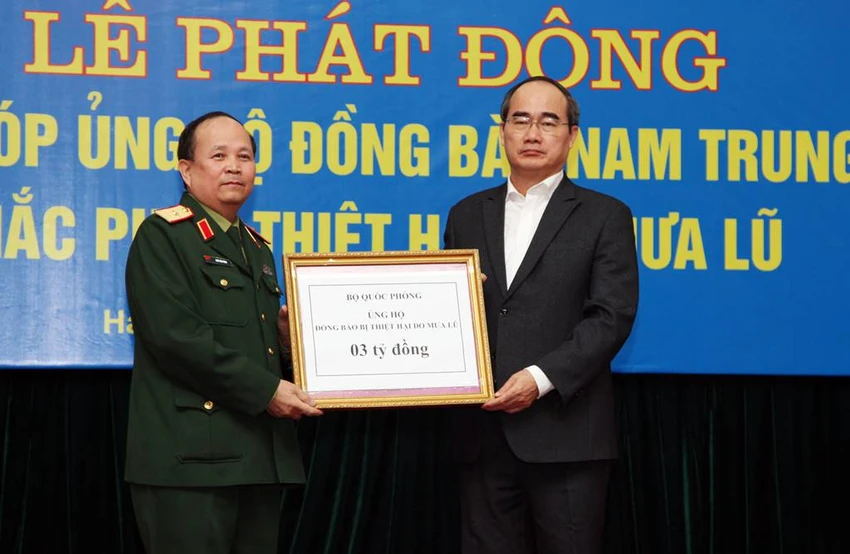'Sắp tết, hàng triệu người dân sẽ ăn gì, ở đâu?“ ảnh 2 Bộ Quốc phòng dành 3 tỷ đồng ủng hộ đồng bào miền Trung